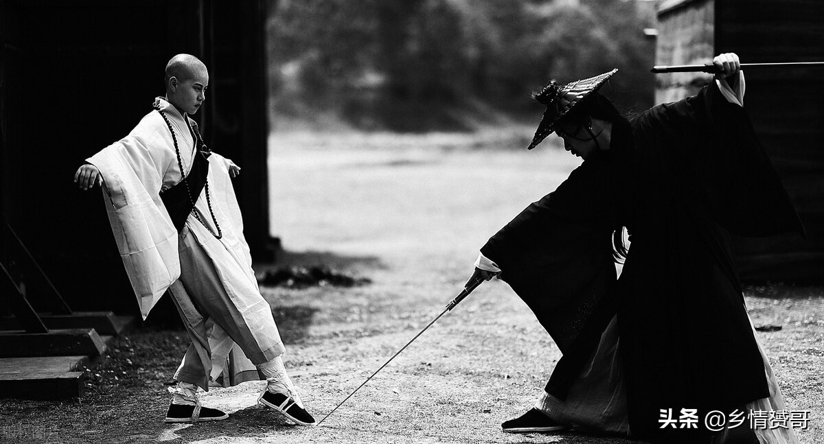 俗语英雄脚臭好汉屁多有什么道理,英雄脚臭好汉屁多这句话怎么说