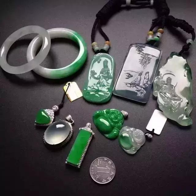 6类人群、30种翡翠。翡翠可不能随便送人，现在看还不晚！