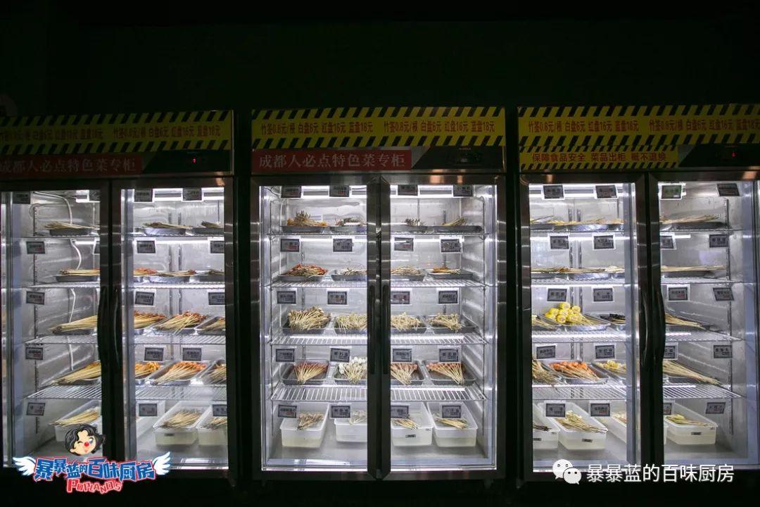 当成都老板爱上沈阳老雪，他开的串串香店锅底都有1瓶大绿棒