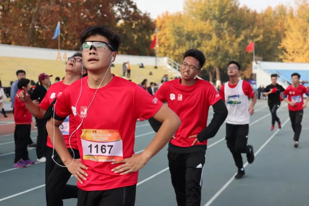 马拉松燃情开跑,2023半程马拉松鸣枪开跑