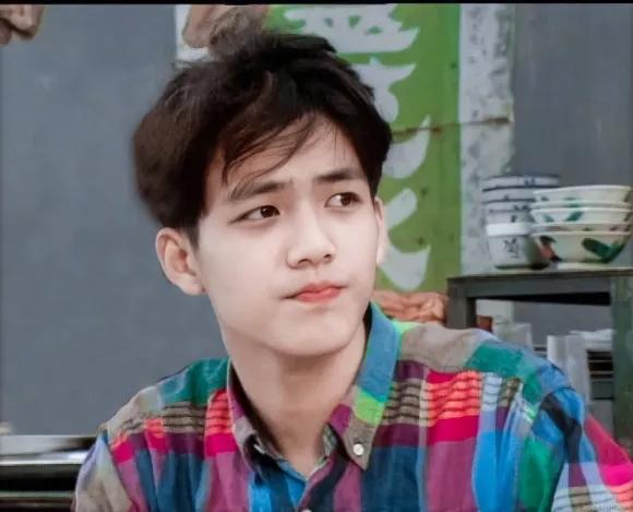 行走的荷尔蒙,这6位越老越有味,大胡茬克制又霸道,气质太绝了