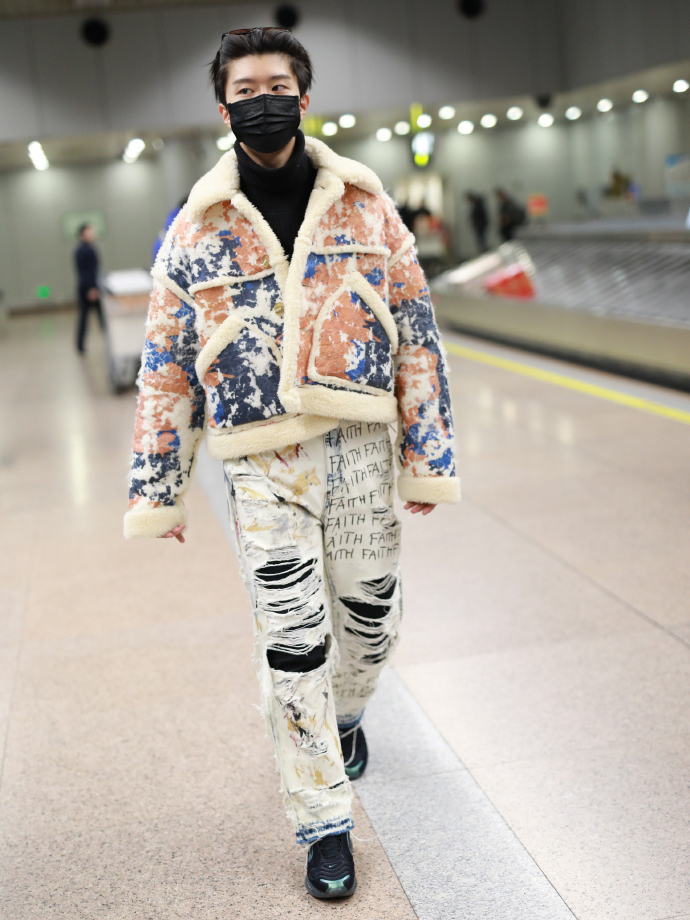 范丞丞穿白色裤子大不大,范丞丞裤子成亮点合集