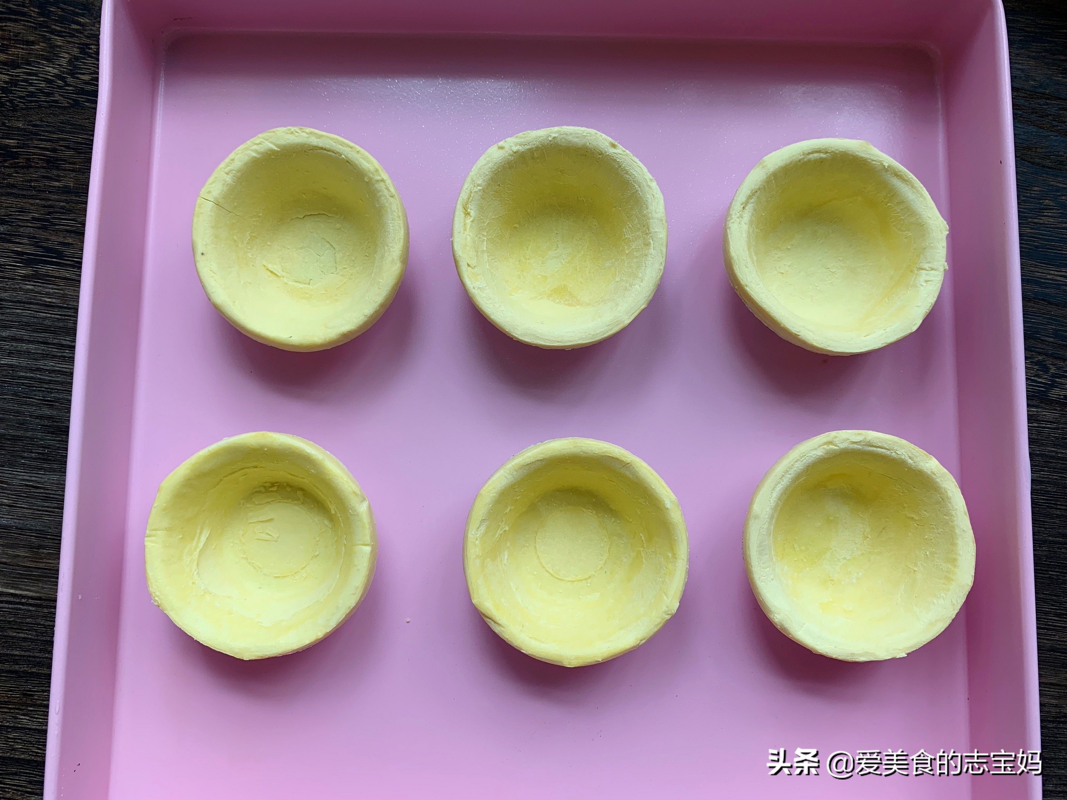 自制酸奶蛋挞味道好极了,在家就能做的简单酸奶蛋挞