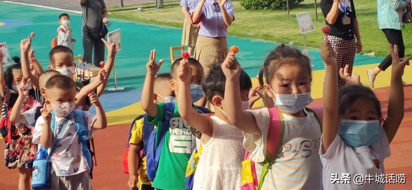 记者见到萌娃入园,萌娃归来幼儿园活动