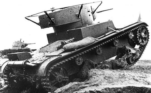 苏联的红色铁锤，令人又爱又恨的KV-1坦克，优点和缺陷一样多