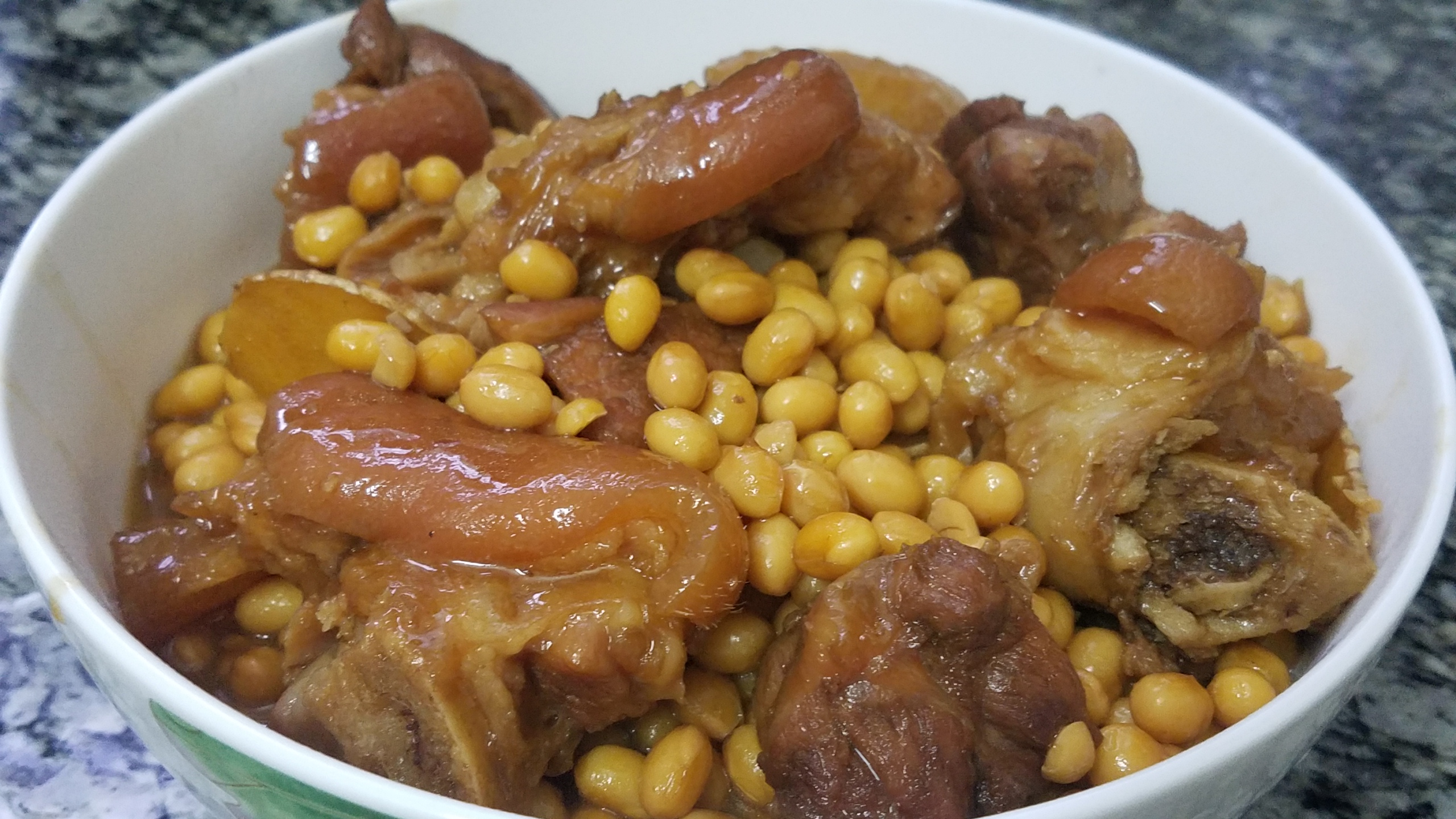 猪脚炖黄豆的做法老东北美食,猪脚黄豆炖竹笋广东