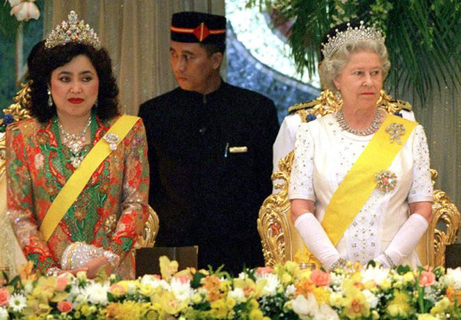 文莱王室的王冠和珠宝,文莱亲王有多奢侈