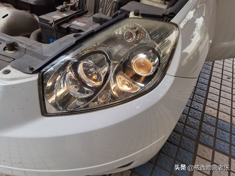 自己动手换灯泡视频,自己动手换近光灯泡