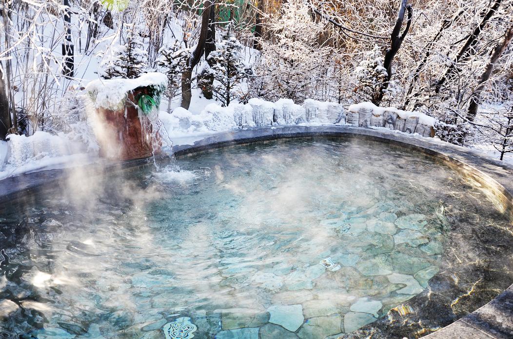 泡温泉享受惬意,海滨温泉泡温泉