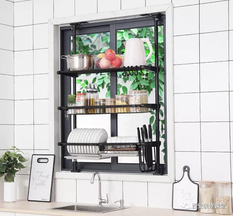 厨房一面墙全是窗户如何收纳,大玻璃窗厨房收纳