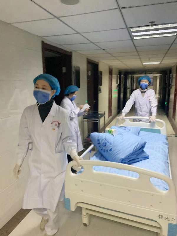 巾帼抗疫显担当铿锵玫瑰展本色,巾帼建功战疫情坚守初心绽芳华