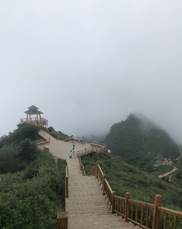 宿在驼梁，感受一种无忧的生活/郝贵云