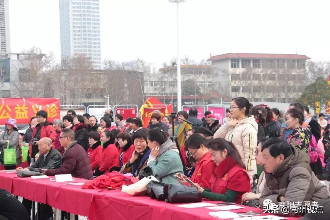 南阳市举办纪念毛*东泽**“向雷锋同志学习”题词发表56年公益活动