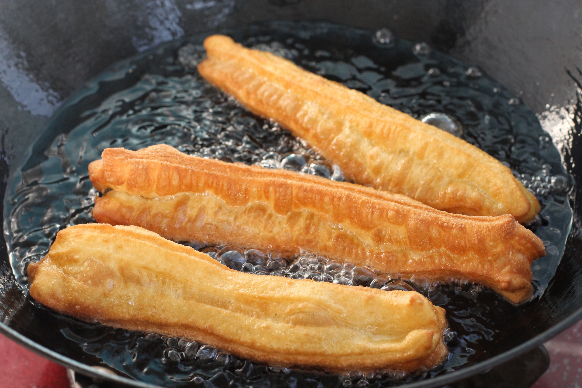 空心小油条怎么做到蓬松酥脆,香酥小油条记住关键3步个个蓬松