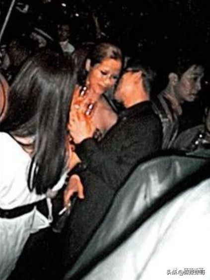 老公夜会嫩模转1万，小S却一个包背10年，这婚姻好不好她不知道？