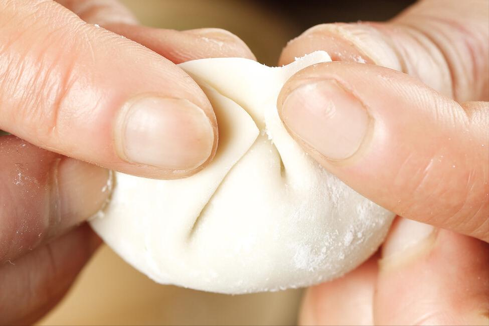 怎么调肉馅油润,自己调的肉馅为啥发酸