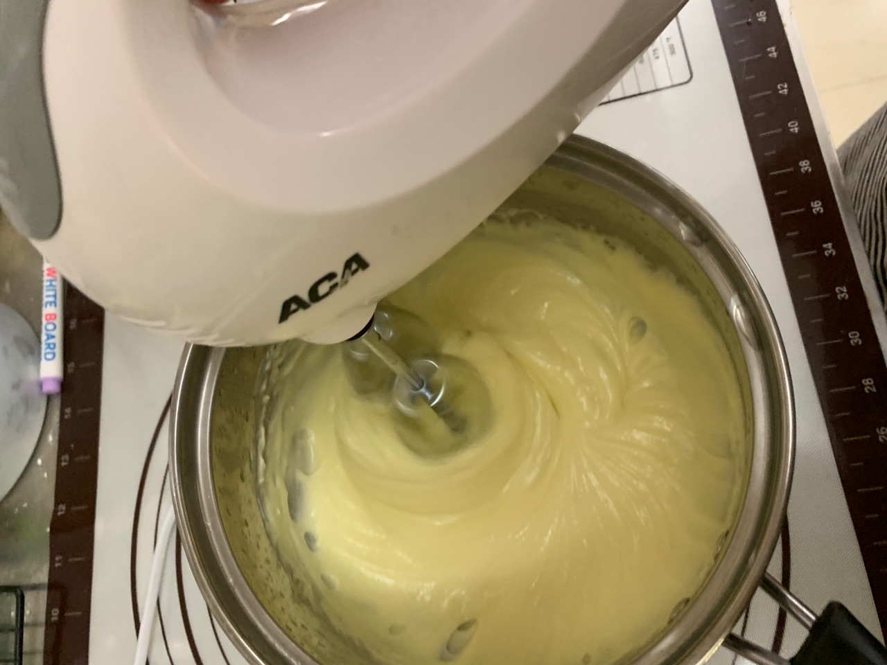 沙拉酱是鸡蛋和油做的吗,少油少糖的熟蛋沙拉酱