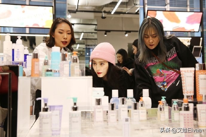 范冰冰圣诞装,范冰冰巴黎时装周高燃