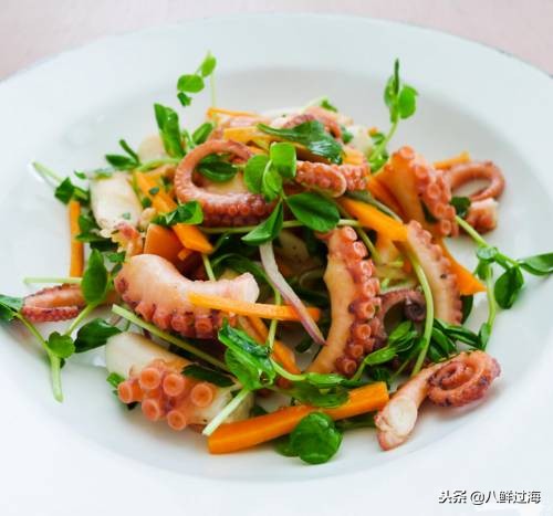 可爱的章鱼适合做章鱼烧,制作一个小型章鱼烧