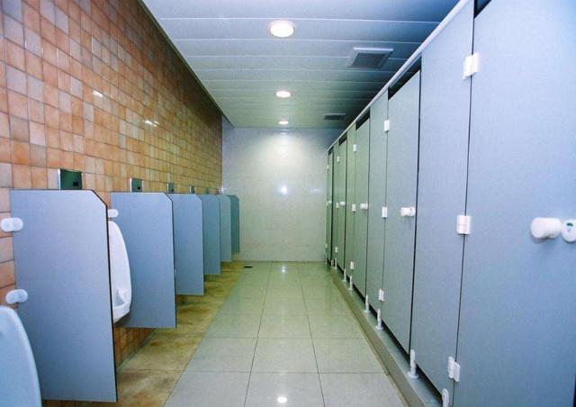 堵车怎样解决小便,长途堵车小便怎么办