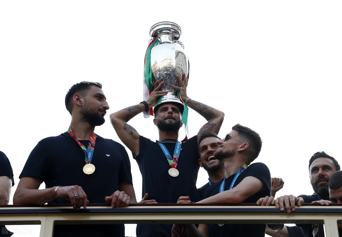 罗马夺冠狂欢,意大利罗马夺冠游行