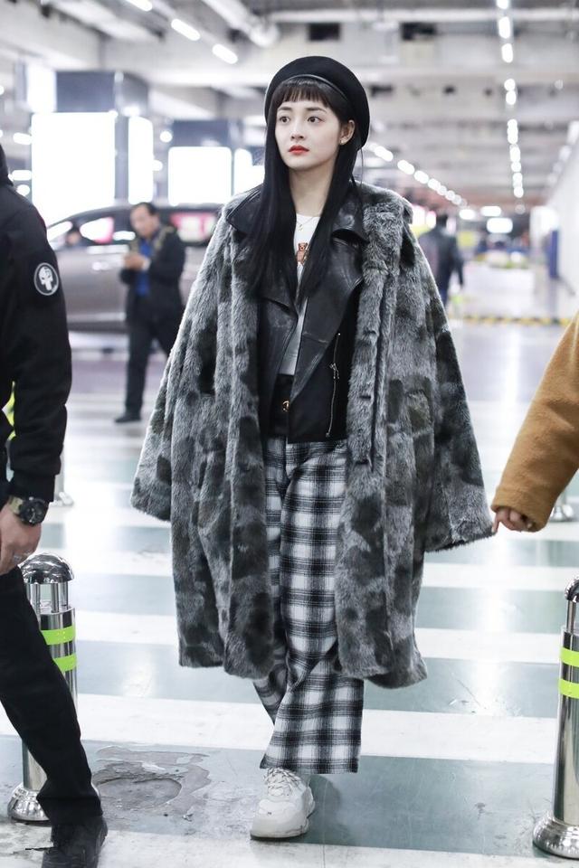 貂绒大衣怎么穿不老气,没有羊绒大衣怎么过冬