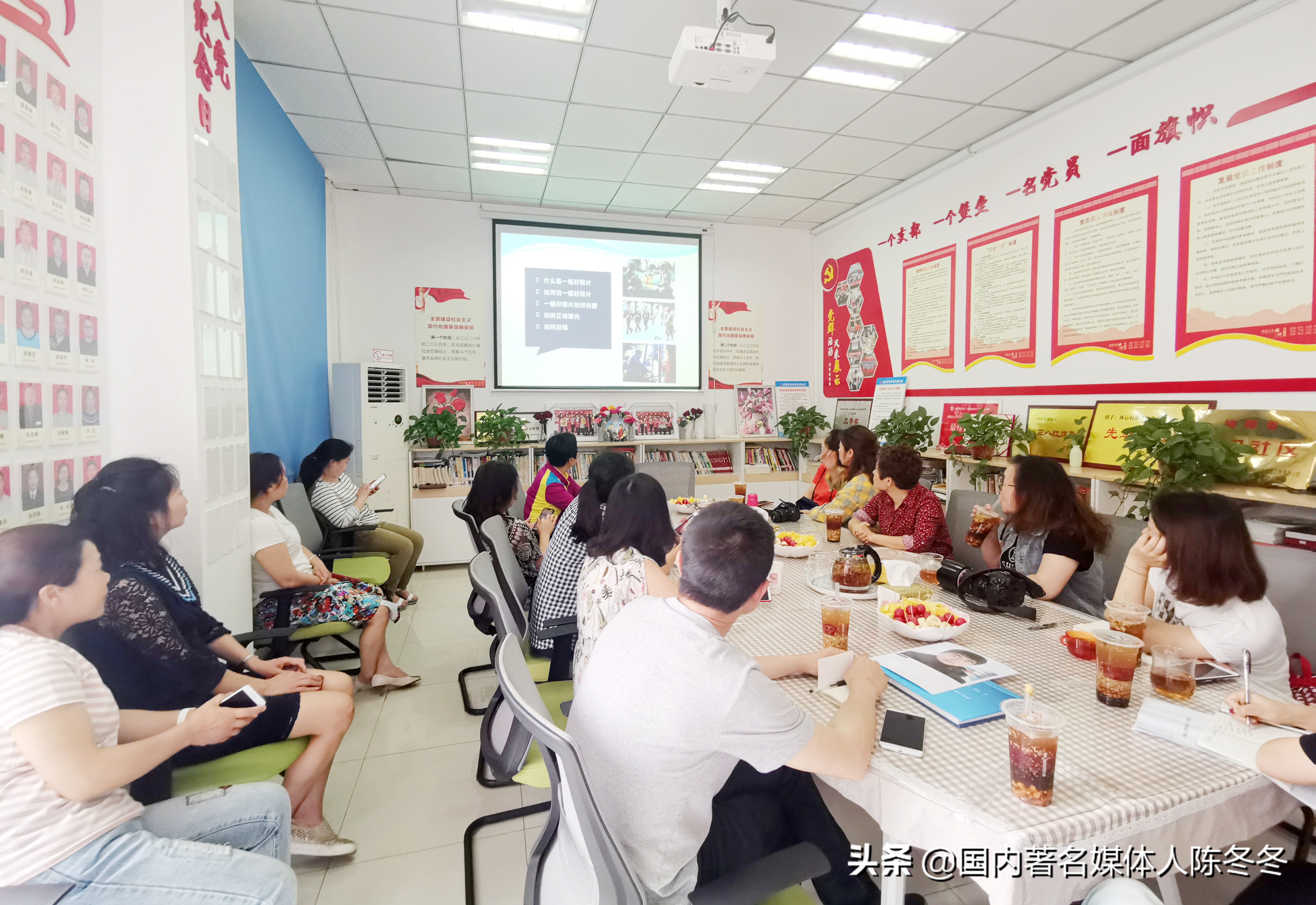 城厢街道体运村路社区开展摄影与新闻稿件撰写培训活动