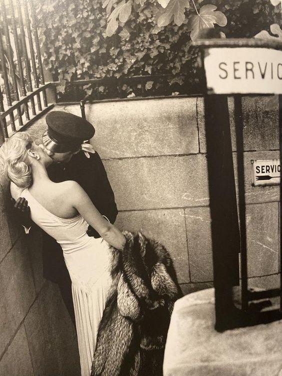 罕见历史照，梦露参加肯尼迪宴会礼服价值百万，伊丽莎白女王登基