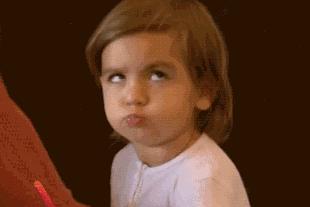 孩子过度依恋布娃娃,小孩子摸妈妈耳朵怎么回事