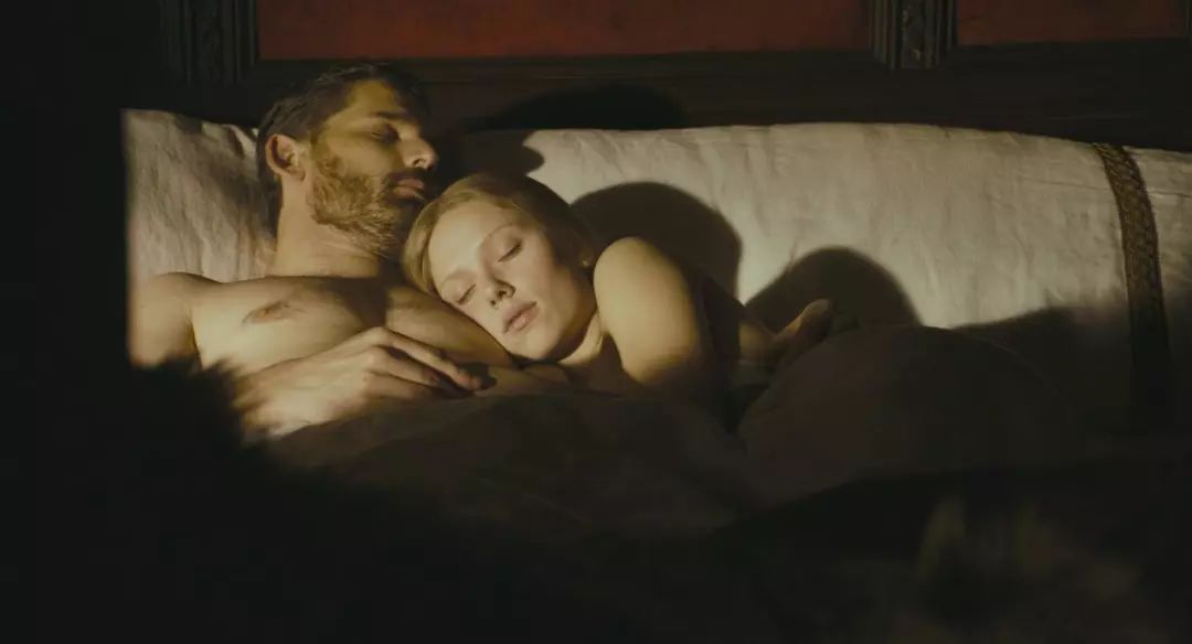 两大女神上演荒诞后宫对决，这片连龙套都是影帝！