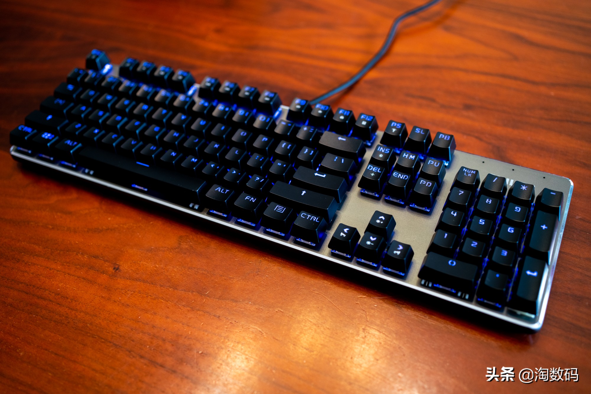 99元捡漏,有什么100多的rgb青轴机械键盘
