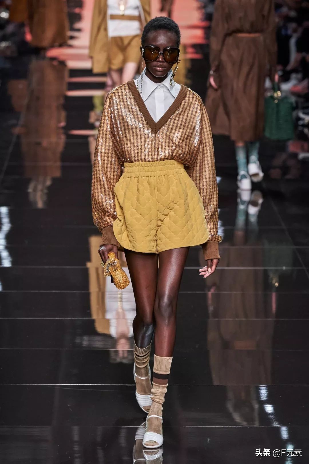 芬迪皮草中古,芬迪皮草经典款式是什么颜色的呢