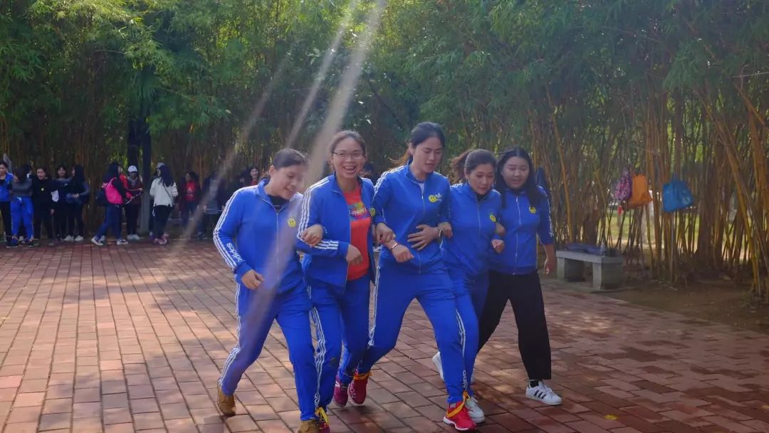 番禺｜昨天，桥南“半边天”比久违的阳光更有活力！