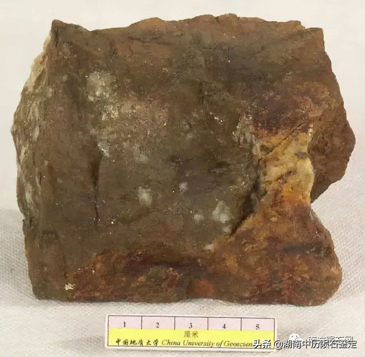 月球陨石与地球矿石的区别,月球陨石和矿石有什么区别