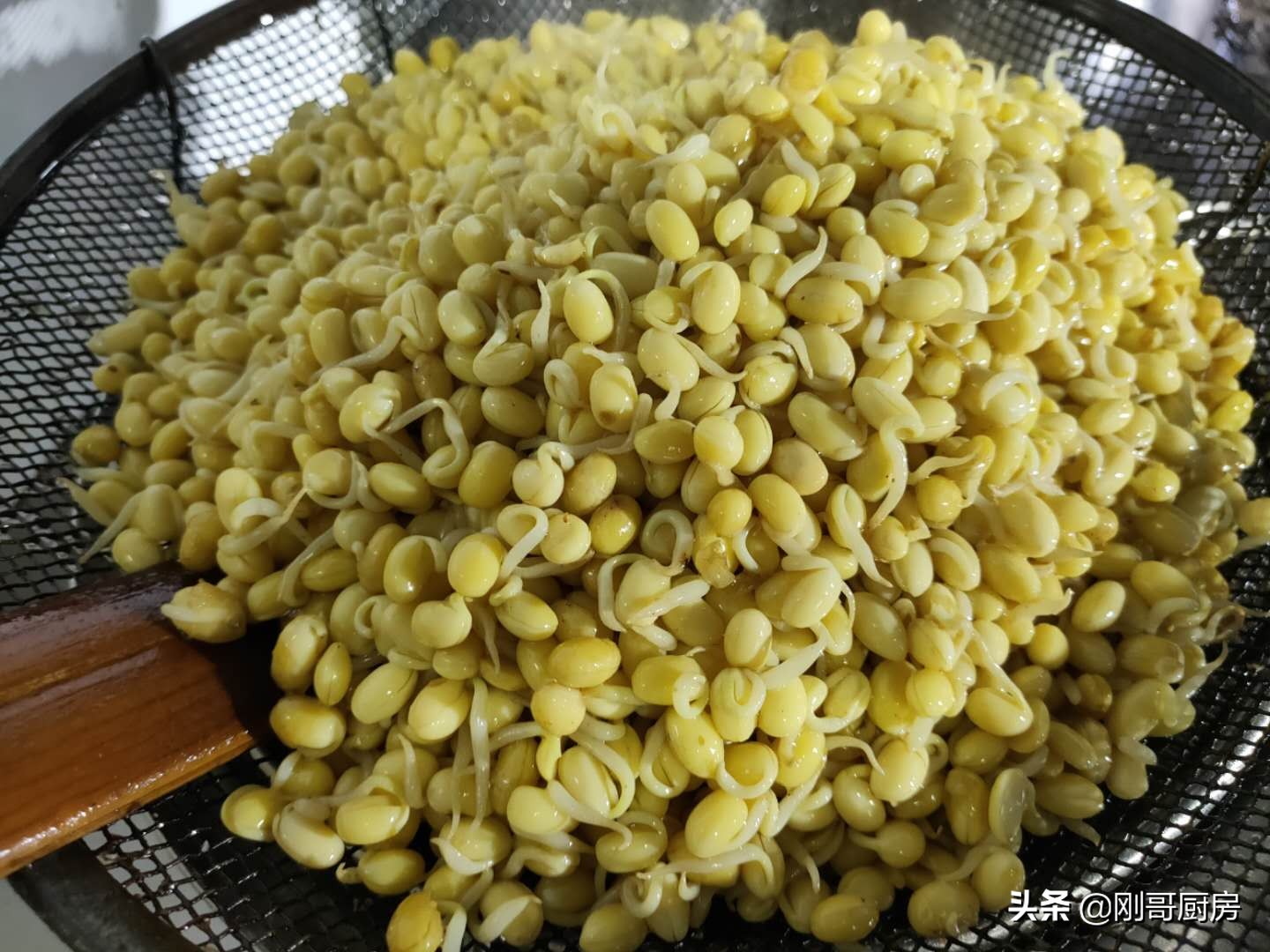 黄豆皮怎么去除,怎么快速剥青黄豆皮