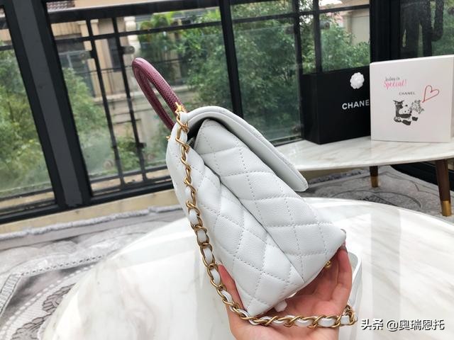 香奈儿包包cocohandle小号粉色,香奈儿cocohandle和垃圾袋哪个保值