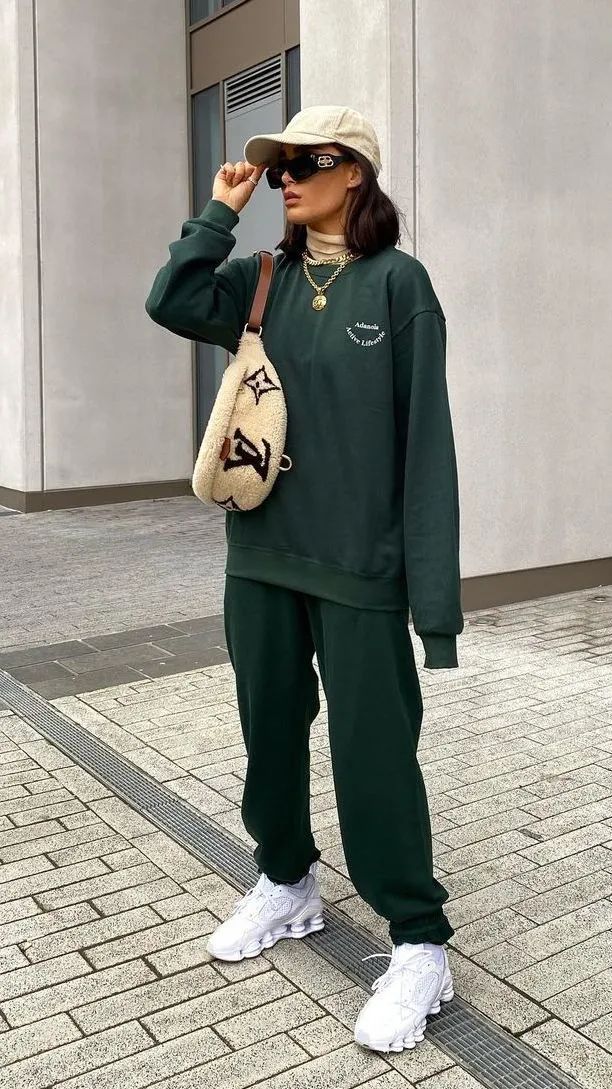 谁说只有年轻人可以穿运动裤，这些新搭法，30~50岁都能穿