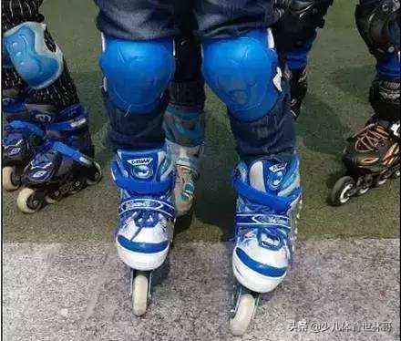 轮滑好学吗什么年纪适合,轻松学轮滑儿童轮滑初级入门教程
