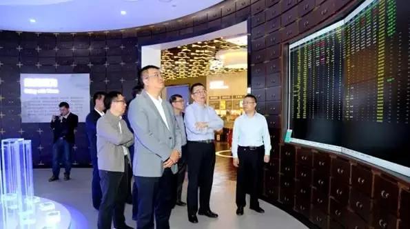 同是“康”字头上市公司，同是千亿市值，为何冰火两重天？