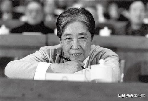 击落日机8.5架的抗战英雄，92岁病逝美国，有个妹妹叫王光美