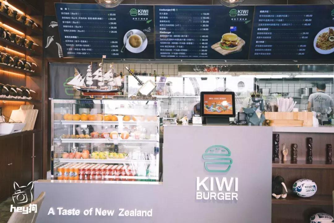 超厚厚厚「黑金汉堡」，想吃嘴要张大大大