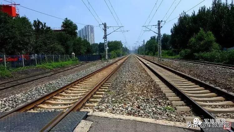 中国各地大型火车站详细样子,实拍中国最小火车站