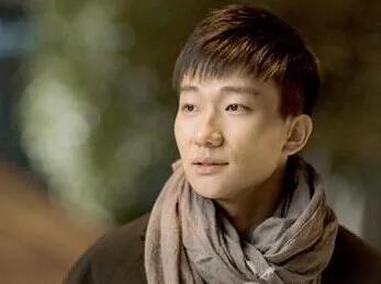 欢乐颂邱莹莹救应勤为什么那么烦,欢乐颂邱莹莹第三次见应勤