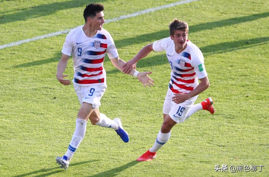 大冷！世青赛头号热门出局，球员捂脸不敢相信，“足球荒漠”逆袭