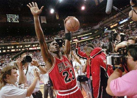 乔丹3000万年薪特例,乔丹不可思议的瞬间