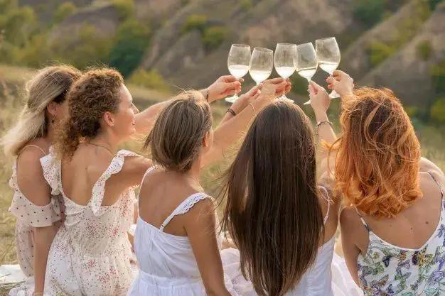 中喜酒业:带上一瓶葡萄酒去旅行,让快乐加倍