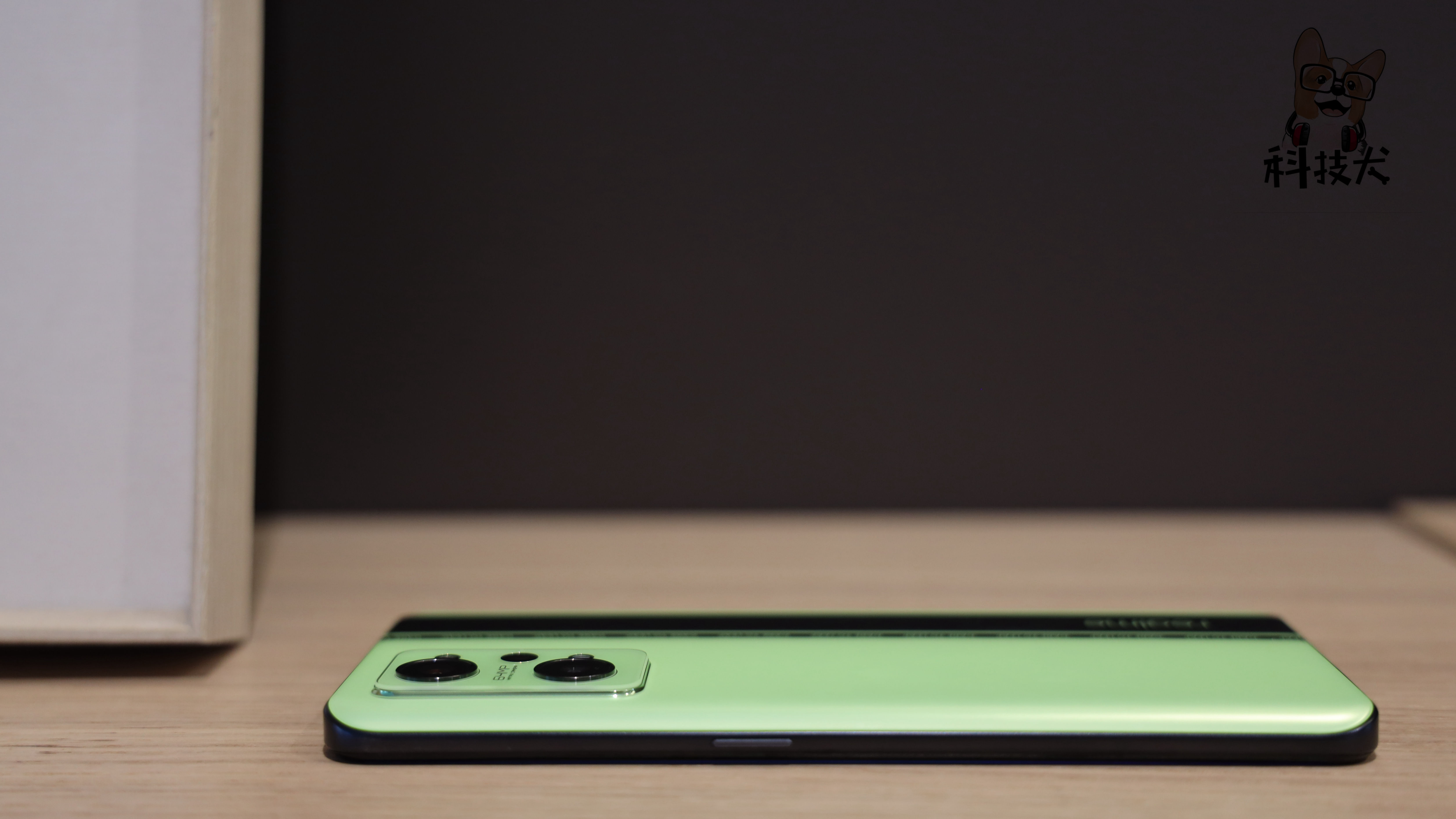 黑鲨4spro和iqoo8pro游戏对比,科技犬电视评测