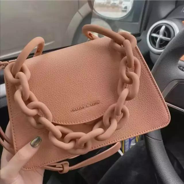 小ck显嫩的包包,2020年小ck鳄鱼纹