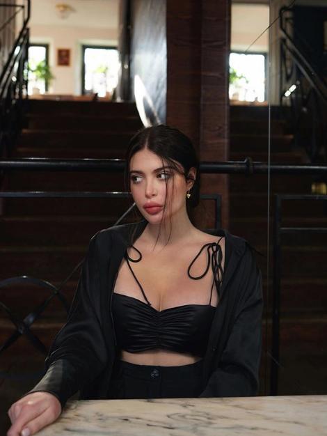 胸大的穿什么好看,胸大穿什么款式好看