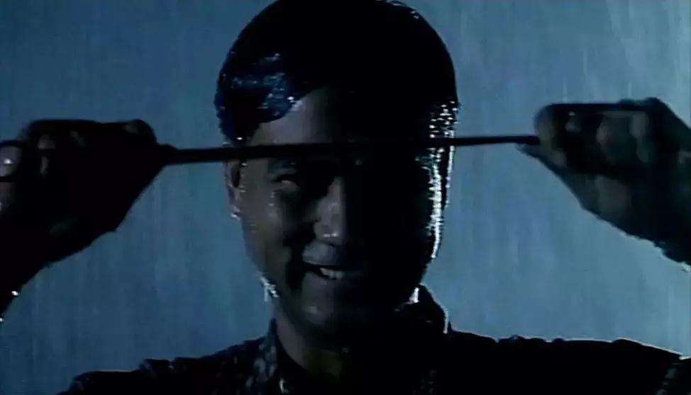 人伦丧失，天理难容，这部93年的猎奇港片凭啥打败《霸王别姬》？